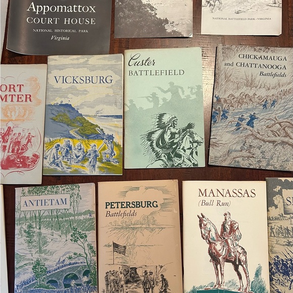 Vintage Collection of Historical Booklets - Picture 5 of 7